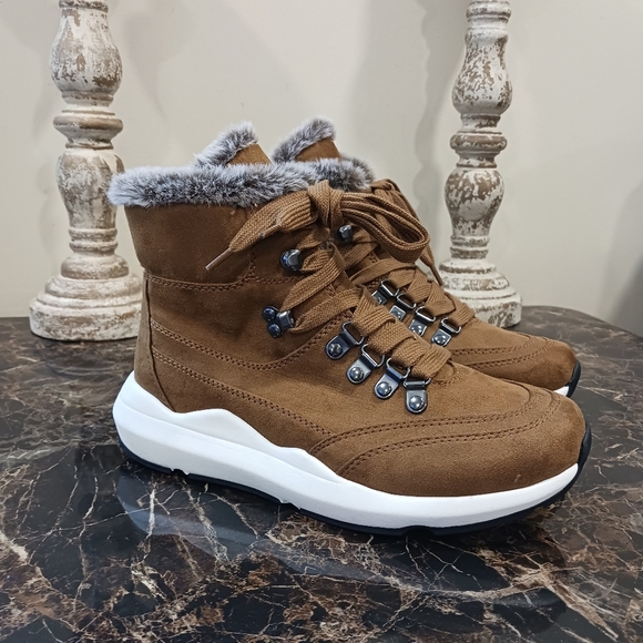 Jennifer Lopez Shoes - J-Lo Jennifer Lopez Gerard Faux-Fur Hiking Booties/Shoes Size 7 for Women